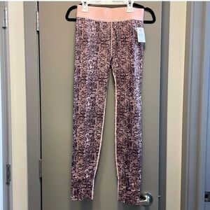 Kari Traa ‘Meteor’ Legging in Fig Pink/Maroon pattern Base Layer. Stretchy NWOT